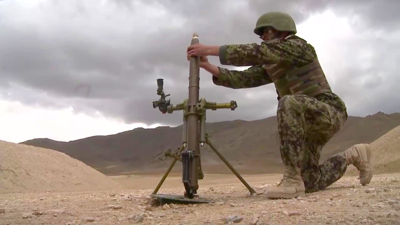 demonstration-on-the-set-up-and-firing-of-the-m2-60mm-mortar-the